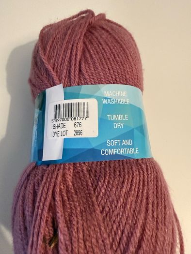 5 balls of blush pink yarn wool