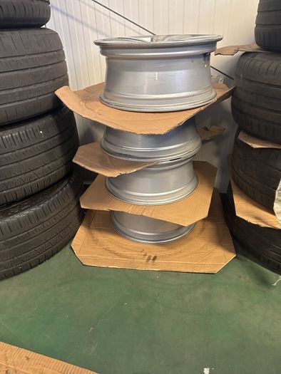 16" Volkswagen Golf alloys