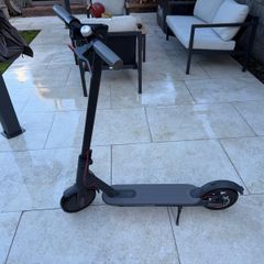 Xiaomi Mi M365 Electric Scooter