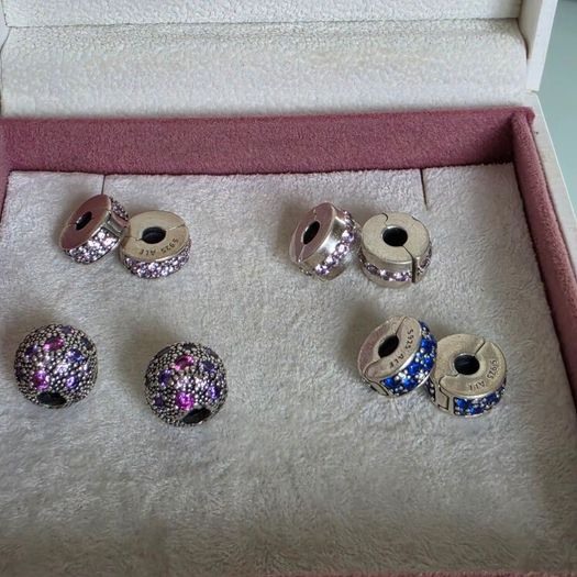 Pandora various charms clips set of two very good condition 25e pairs