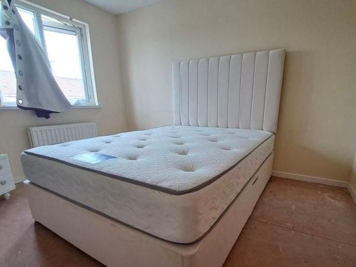 Brand New Stylish king Divan Beds.. Multiple Options Of Headboards. Tufted Memory Foam Mattresses Available. Drawers Storage Available