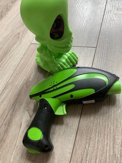 Toy bat and toy gun if you want to know how to play read the description below.