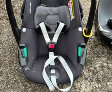 Maxi-Cosi Pebble 360 Car Seat and isofix