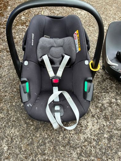 Maxi-Cosi Pebble 360 Car Seat and isofix