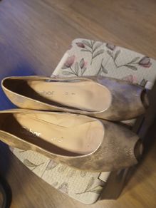 Ladies Shoe