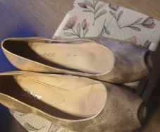 Ladies Shoe