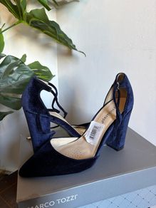 Ladies heels size 6