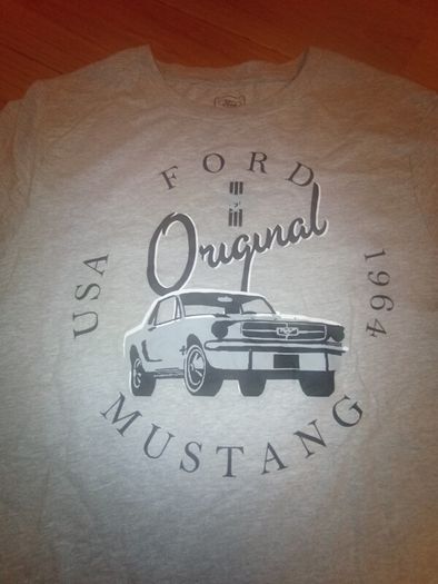 Ford t shirt size medium