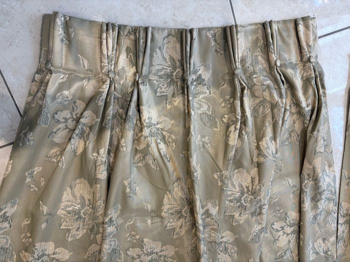 small curtain