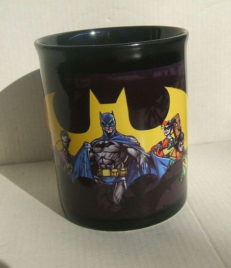 BATMAN LIVE (World Arena Tour) - a souvenir mug featuring Batman, Robin & other villains (c.2011)