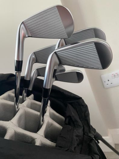 As New Srixon ZXi7 5-PW