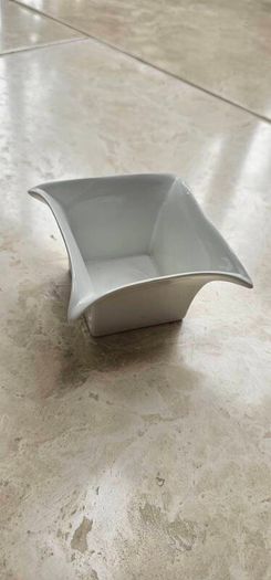 Porcelain dish