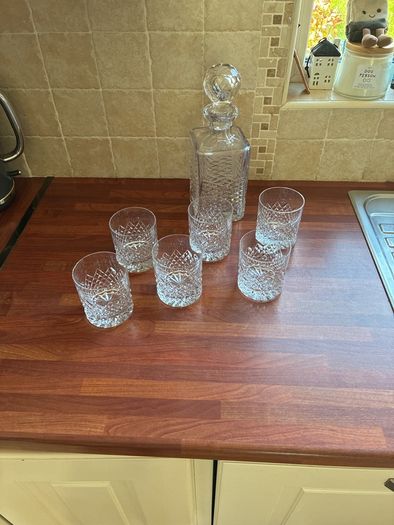 Innisfree 6x tumblers and 1x decanter