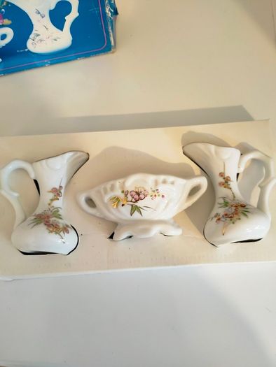 Vintage miniature vase set.