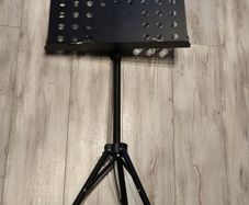 Extendable music stand