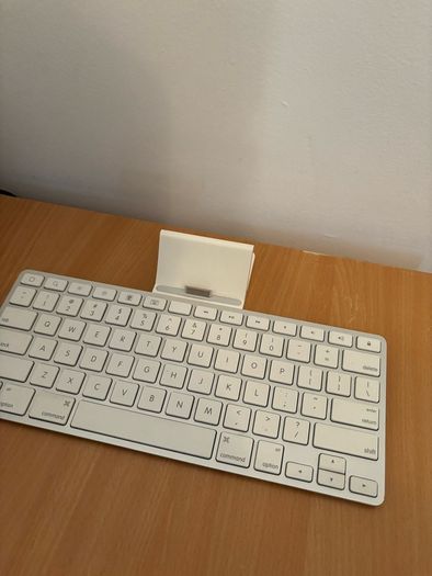 ipad keyboard (old style connection)