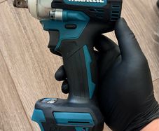 Makita DTW300Z 18V Brushless Impact Wrench + Battery & Charger