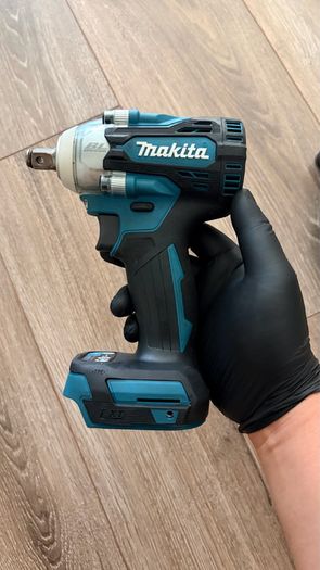 Makita DTW300Z 18V Brushless Impact Wrench + Battery & Charger