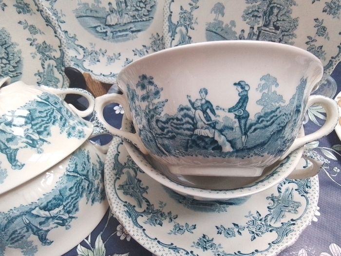 Mason's " Romantic" Soup Coups & Saucers