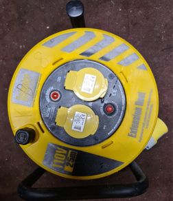 Defender Light Industrial Cable Reel 25 Metres - 16A 2 Way 1.5mm 110V