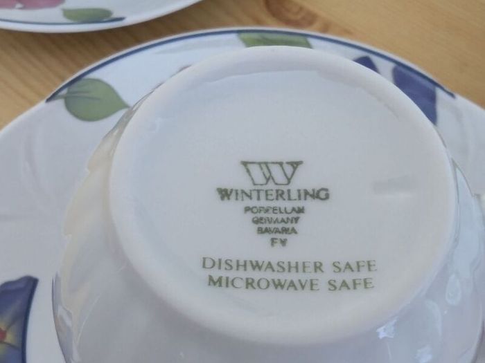 Germany porcelain(WINTERLING) tea set for 6 person, contains 12 pcs, including 6 tea cups and 6 saucers. Brand new, never used.