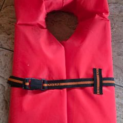 4 lifejackets