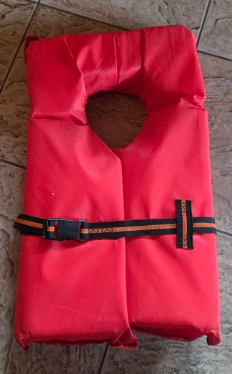 4 lifejackets