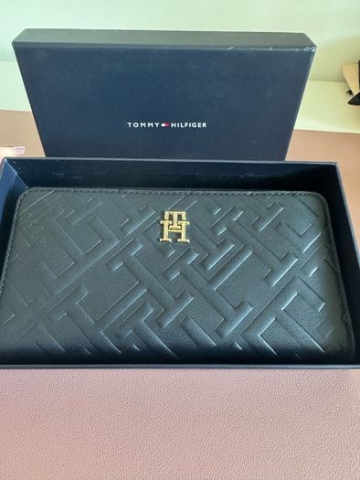 Tommy Hilfiger Purse/Wallet - Brand new in box