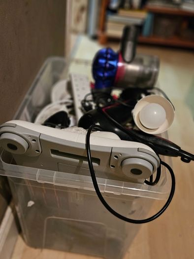 Large Bundle of Small Electrical Items
