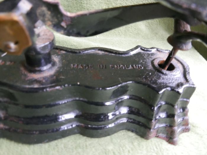 Vintage Libra Scale Co. Made In England Black & Gold Balance Weighing Scales Kitchen Baking Cast Iron Brass Metalware Heavy Antique