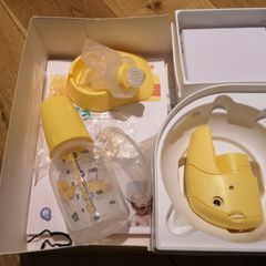 Medela mini electric breast pump, storage bags and Colostrum collection