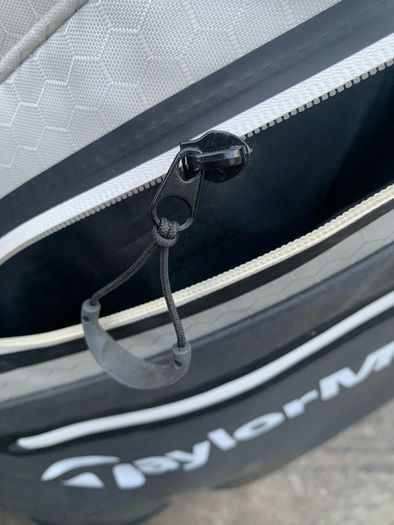 Taylormade Golf bag (1 zip not working)