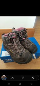 Girls Keen hiking boots RRP 70 sterling