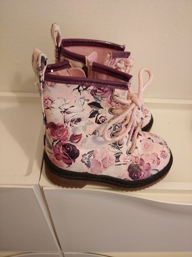 Funky girls boots size 22/ 5 uk price drop!