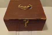 Antique Wooden box Sizes ((5 3/4 "x 5 1/4" x 3 "))