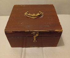 Antique Wooden box Sizes ((5 3/4 "x 5 1/4" x 3 "))
