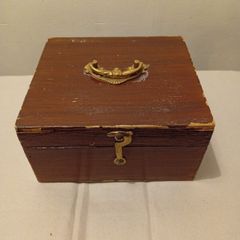 Antique Wooden box Sizes ((5 3/4 "x 5 1/4" x 3 "))