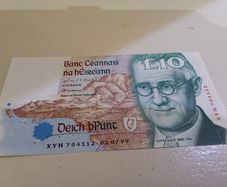Irish 10 pound banknote