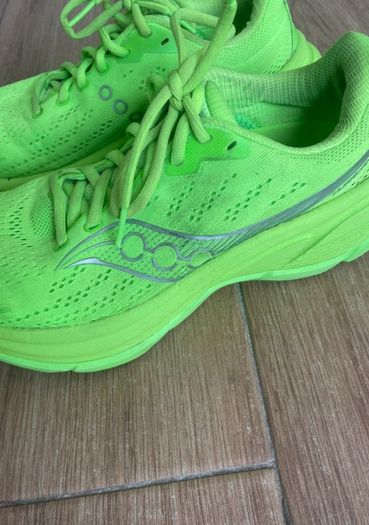 Green Saucony hurricane 25 runners