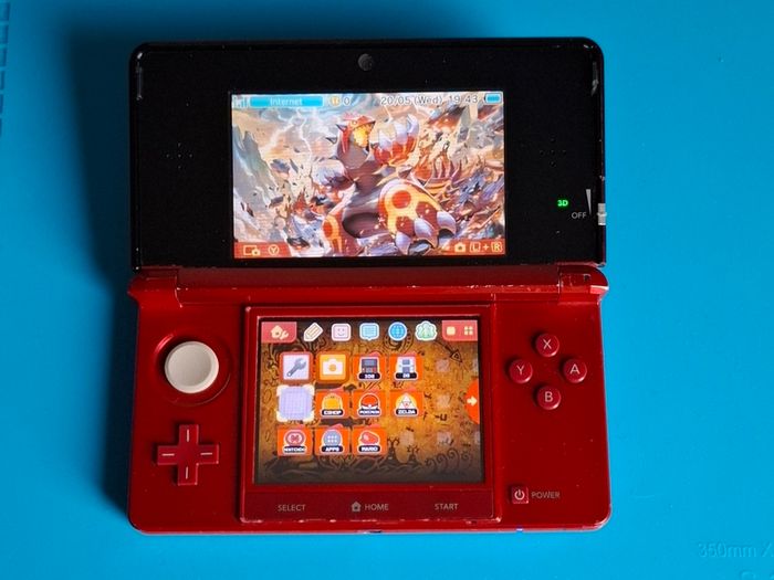 Nintendo 3DS Metallic Red