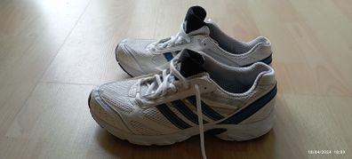 Sport shoes