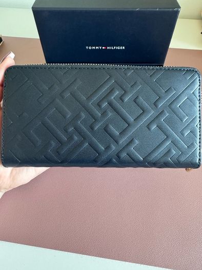 Tommy Hilfiger Purse/Wallet - Brand new in box