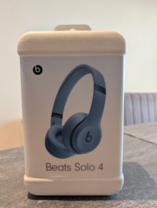 Beats Solo 4 (closed box)