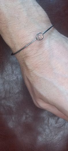 Vintage jewelry is sold individually for 5 to 10 euros