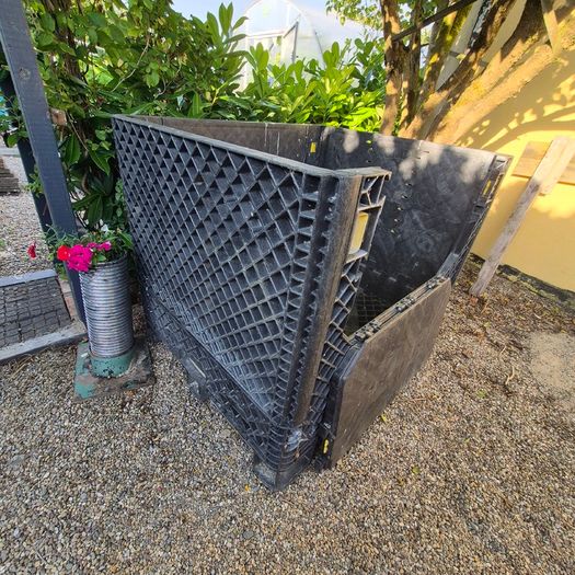 Storage  containers