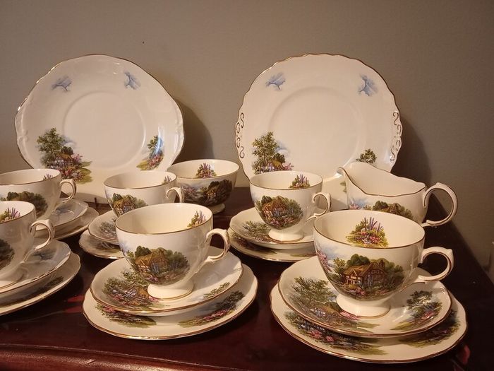 Vintage Royal Vale " Country Cottage". 22 pieces Tea Set, Bone China England.