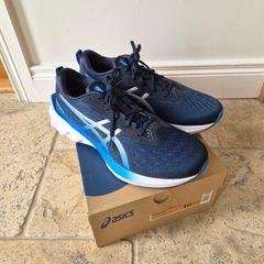 Mens novablast 2 asics runners (euro 44)