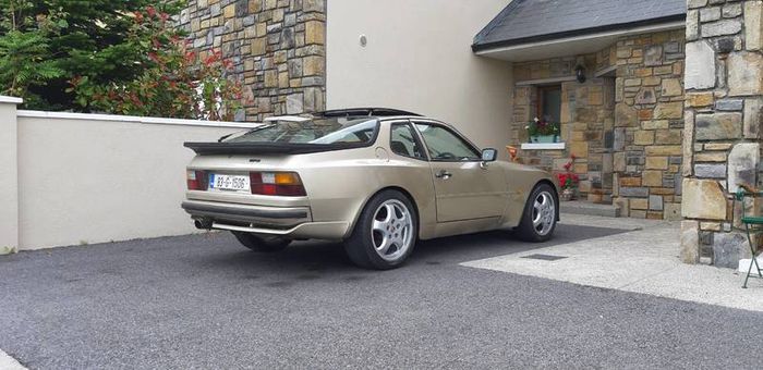 porsche 944
