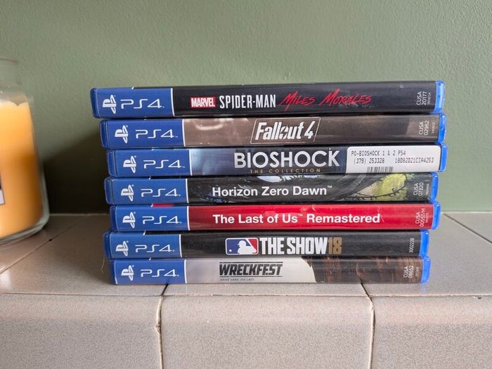 PS4 + 7 games