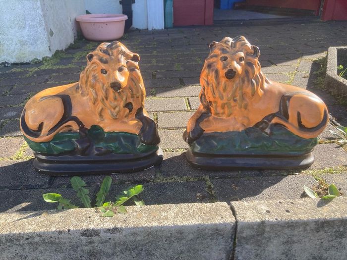 1930s Irish chalk mantle lions